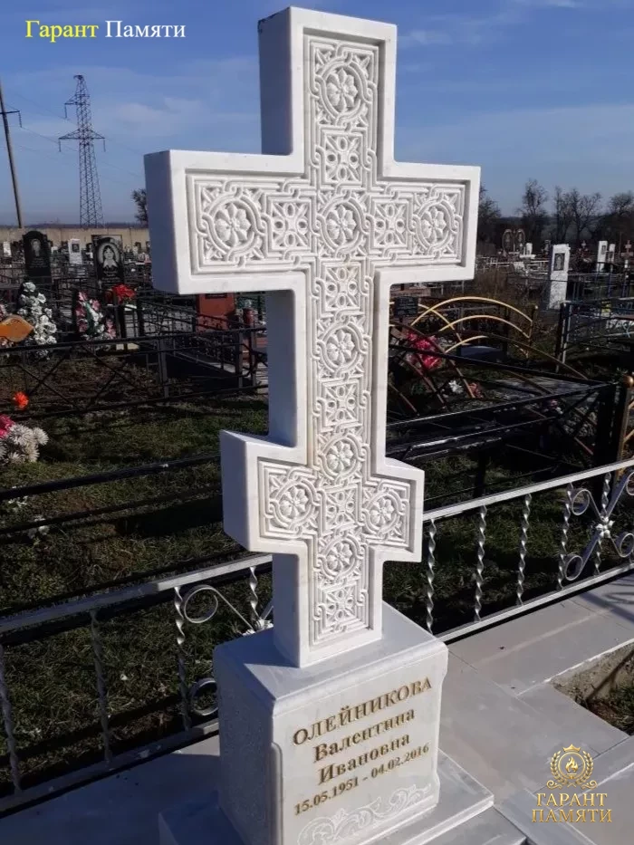 Памятник из белого мрамора "Крест" №10